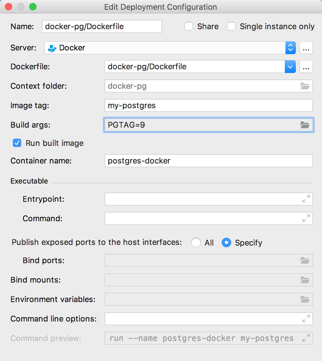 ビルド時の引数を使用したEdit デプロイ Configurationダイアログ The Edit Deployment Configuration dialog with build-time arguments