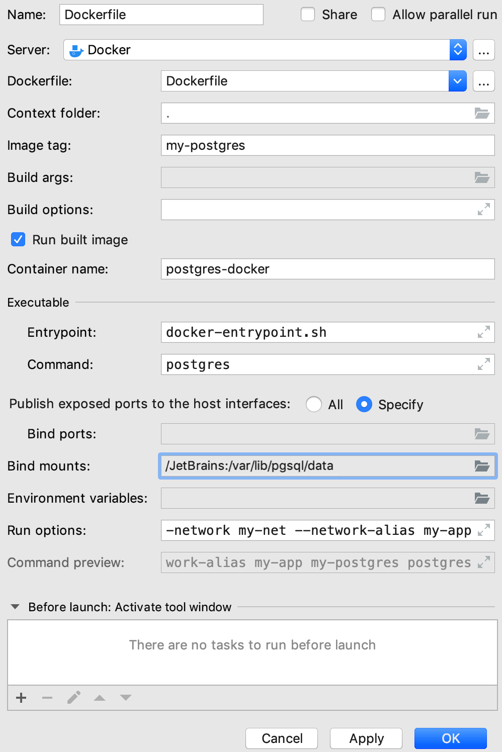バインド・マウントによるEdit デプロイ Configurationダイアログ The Edit Deployment Configuration dialog with bind mounts