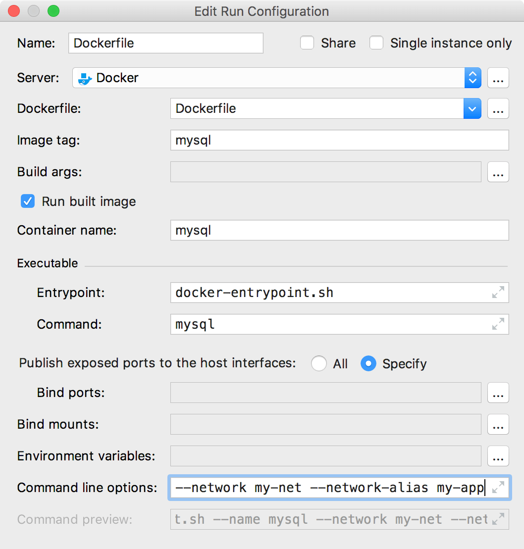 コマンドラインオプションを使用したEdit デプロイ Configurationダイアログ The Edit Deployment Configuration dialog with command-line options