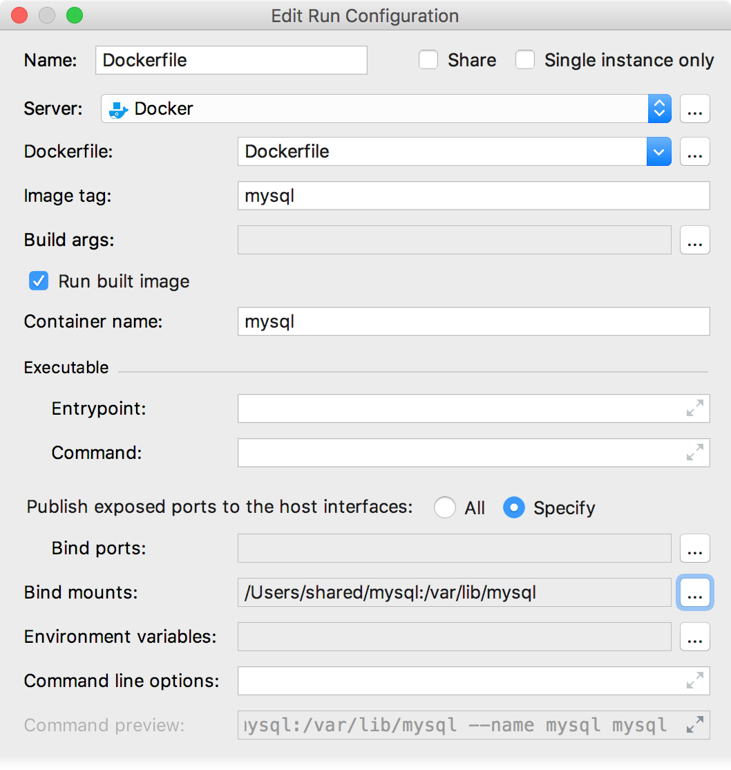 バインド・マウントによるEdit デプロイ Configurationダイアログ The Edit Deployment Configuration dialog with bind mounts